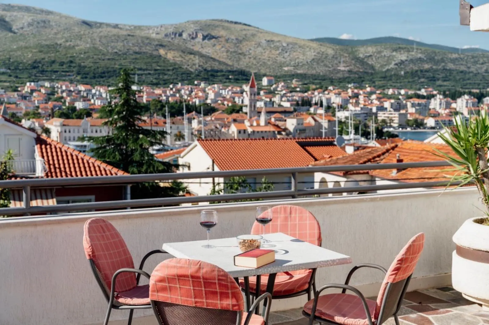 Apartments Kudelik Trogir 0*,